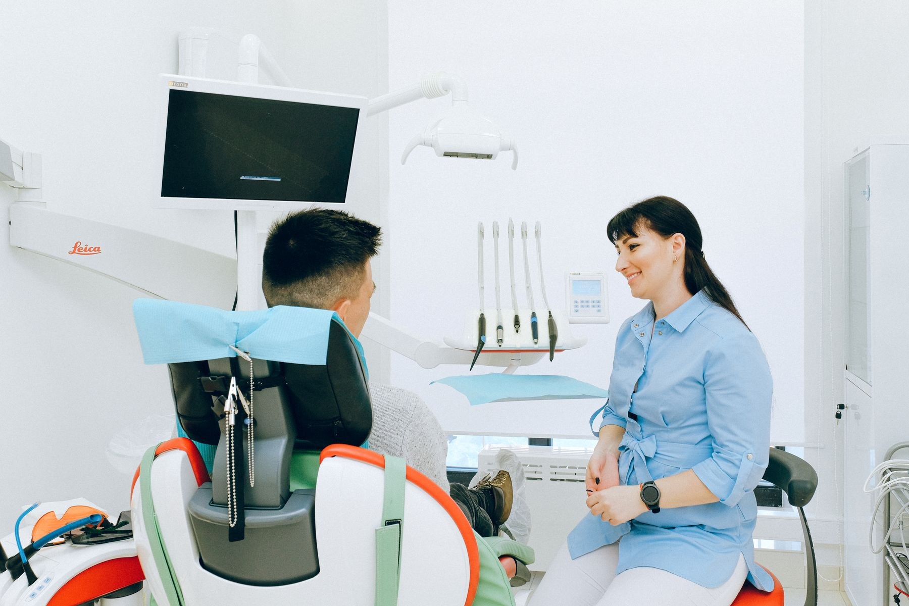 A patient and physician discussing an individual care plan